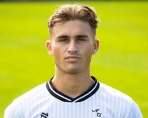 Read more about the article Ayr striker Max joins on loan