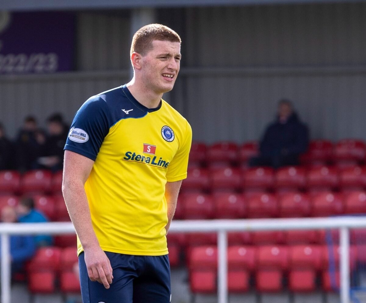 Read more about the article Reid commits future to Stranraer