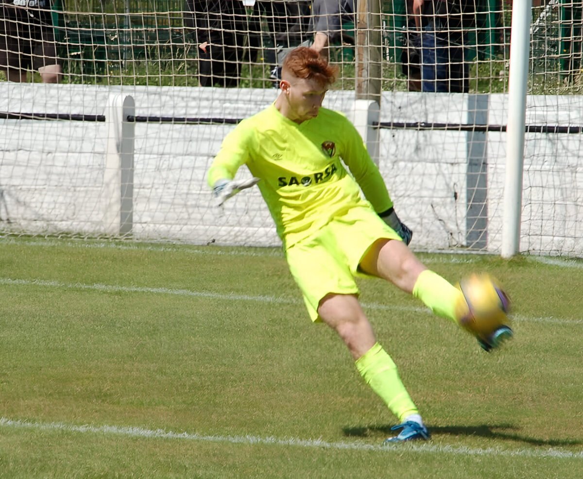 You are currently viewing Blues add young keeper Henderson