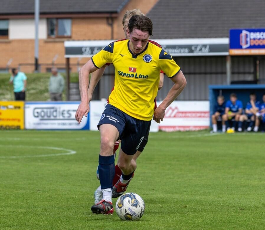 Read more about the article Sharpy Junior signs for the Blues