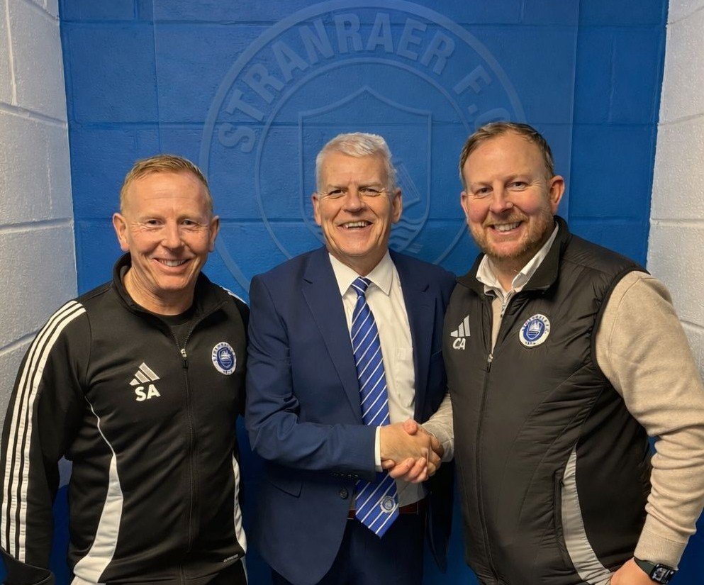 You are currently viewing Management team put pen to paper