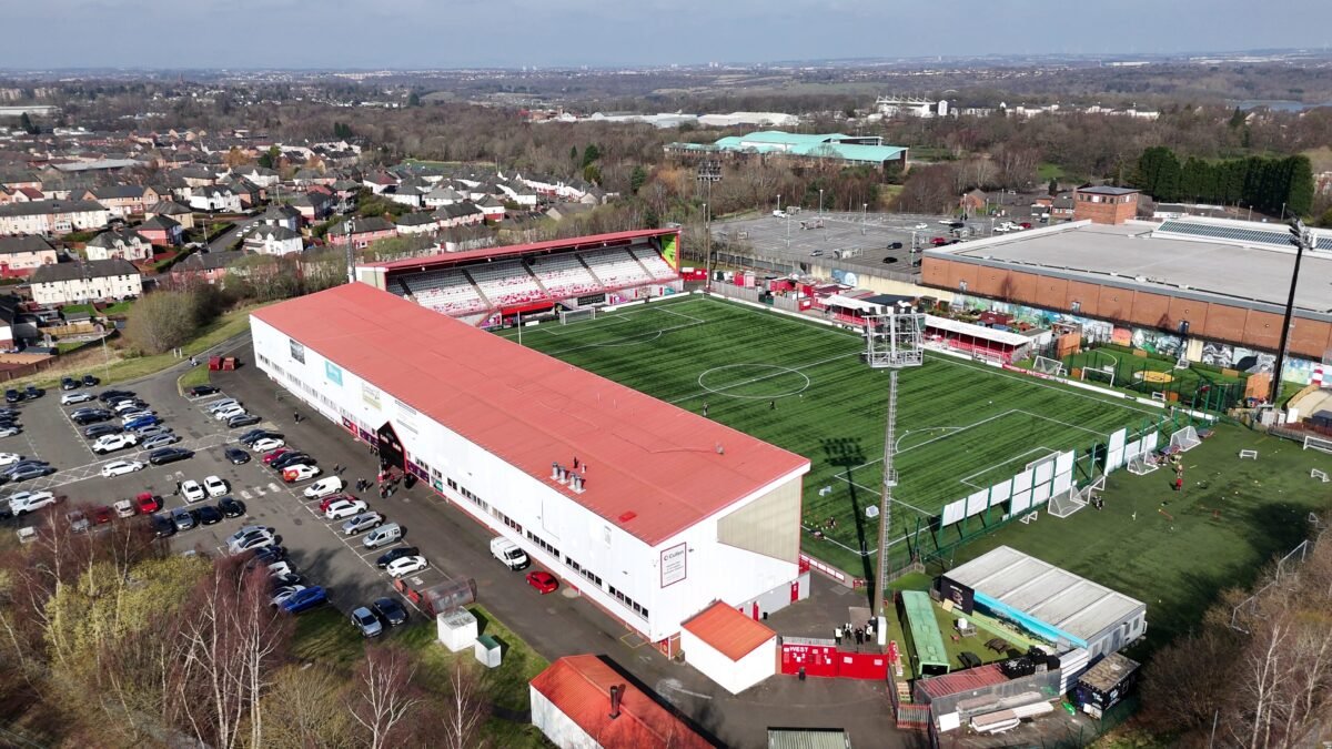You are currently viewing Blues visit Clyde on opening day